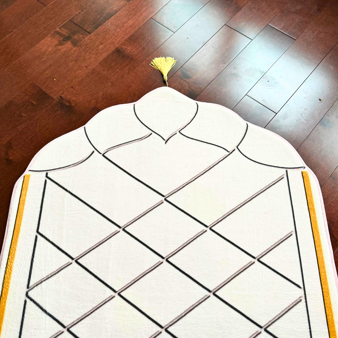 Off-White Mosque-Shaped Luxury Prayer Rug (Thick Cushioning & Long Size)