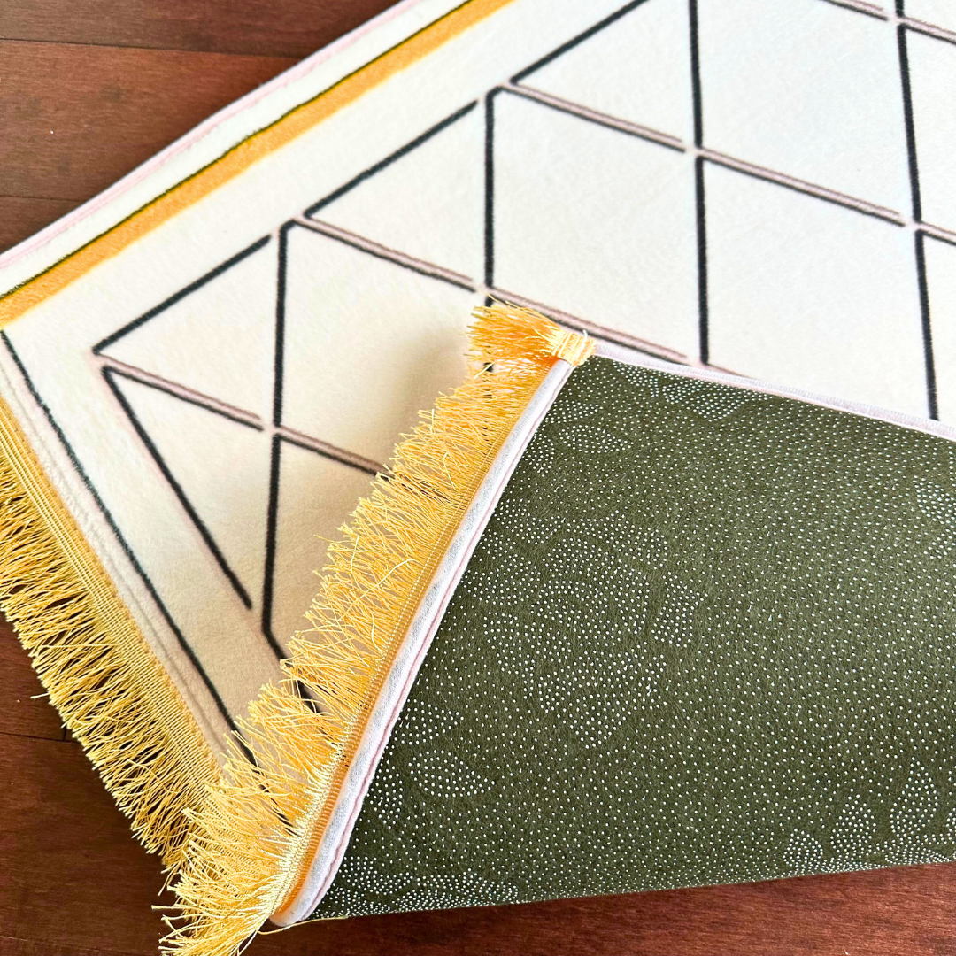 Off-White Mosque-Shaped Luxury Prayer Rug (Thick Cushioning & Long Size)