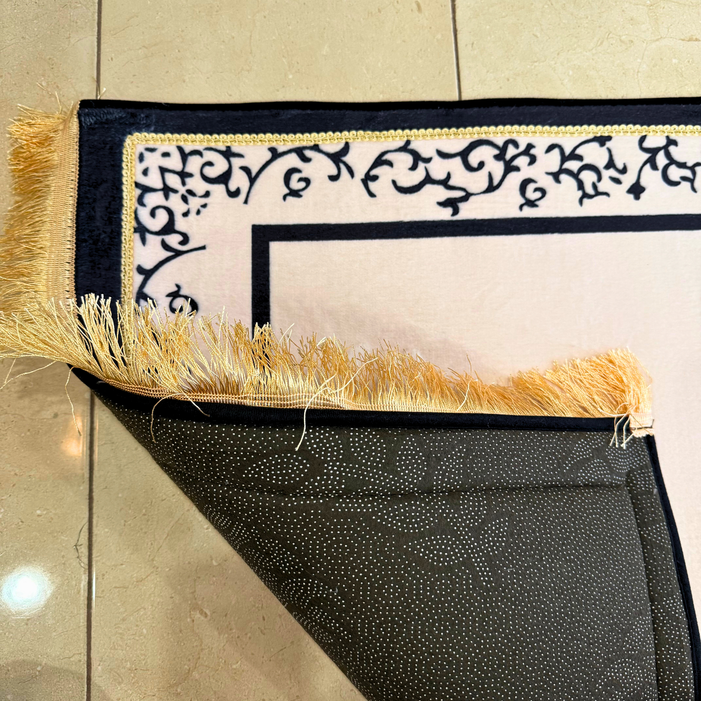 Off-White Mosque-Shaped Luxury Prayer Rug (Thick Cushioning & Long Size)