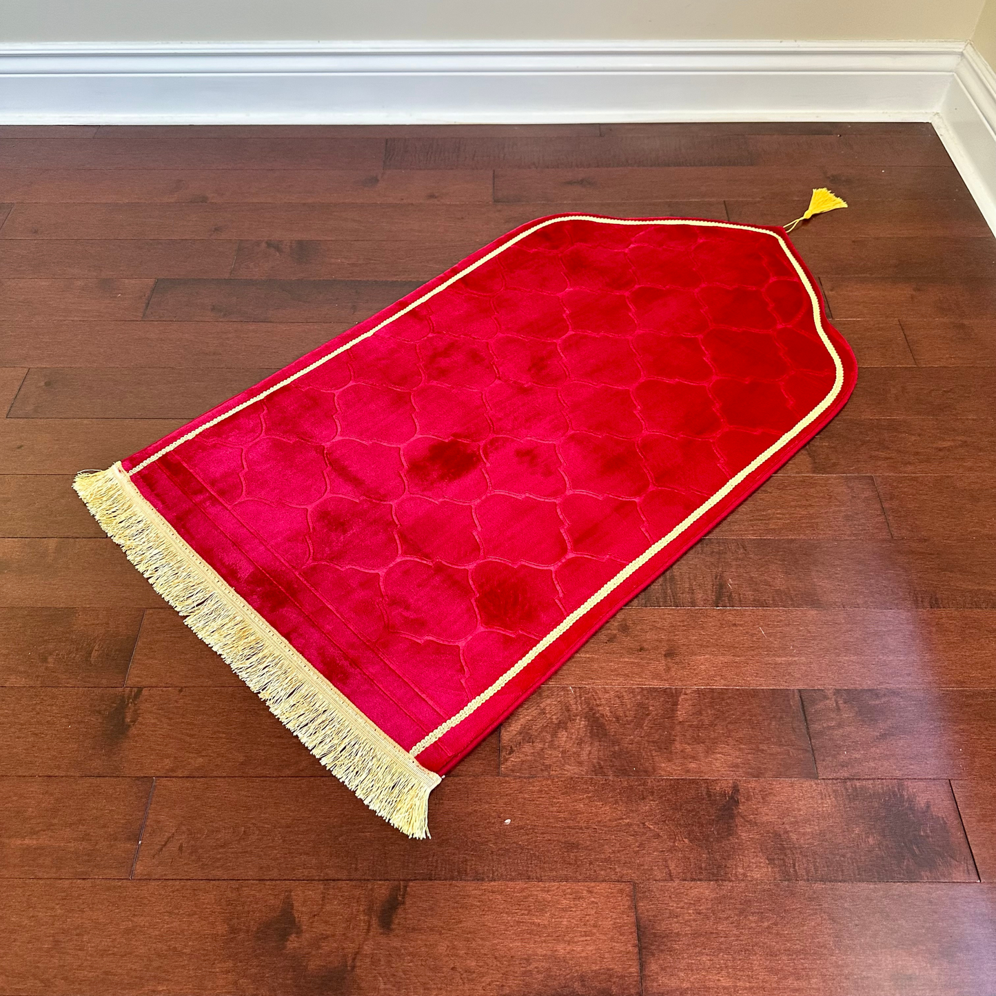 Royal Red Muslim Prayer Rug Elegant (Thick Cushioning and Soft Material)