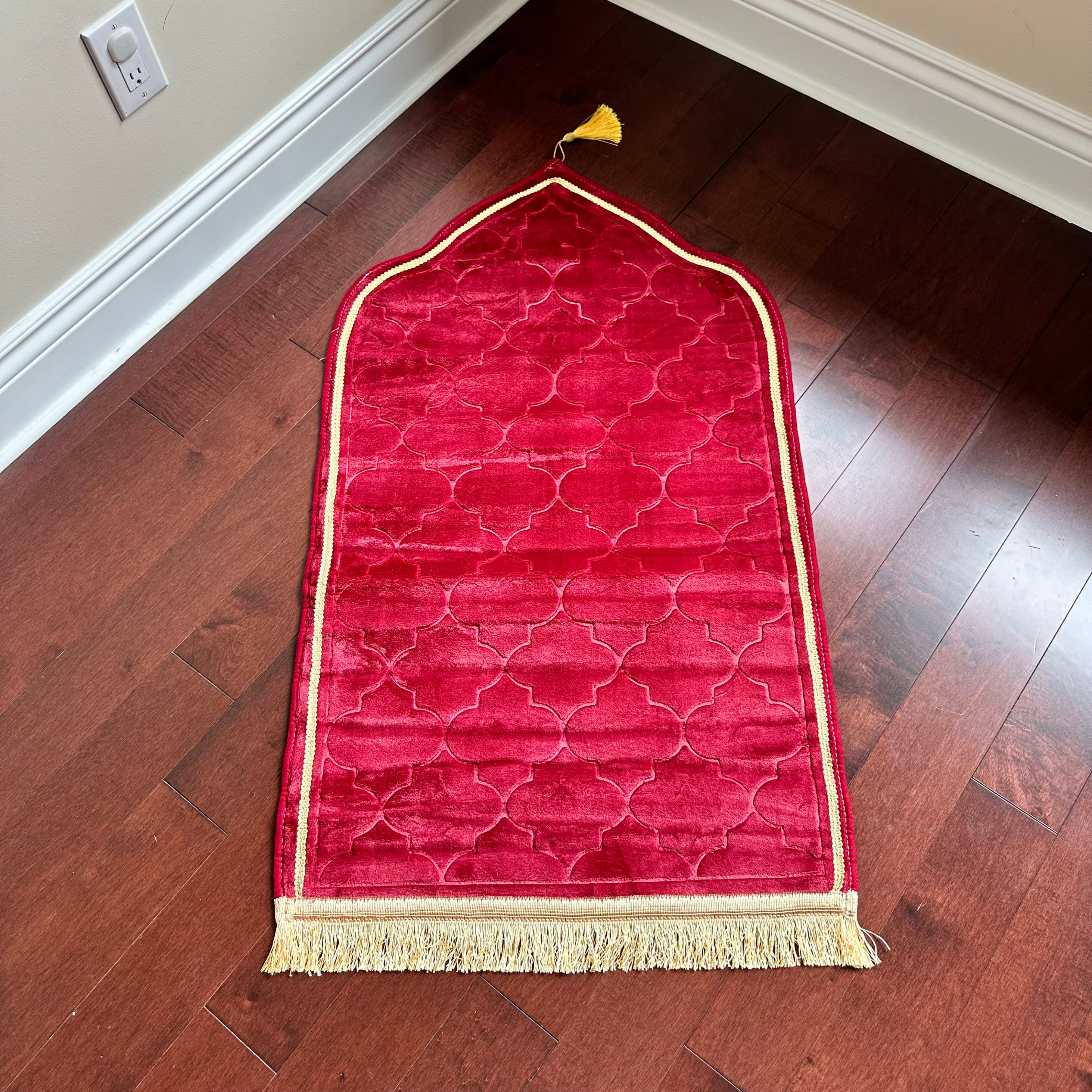Red Muslim Prayer Rug Elegant (Thick Cushioning and Soft Material)