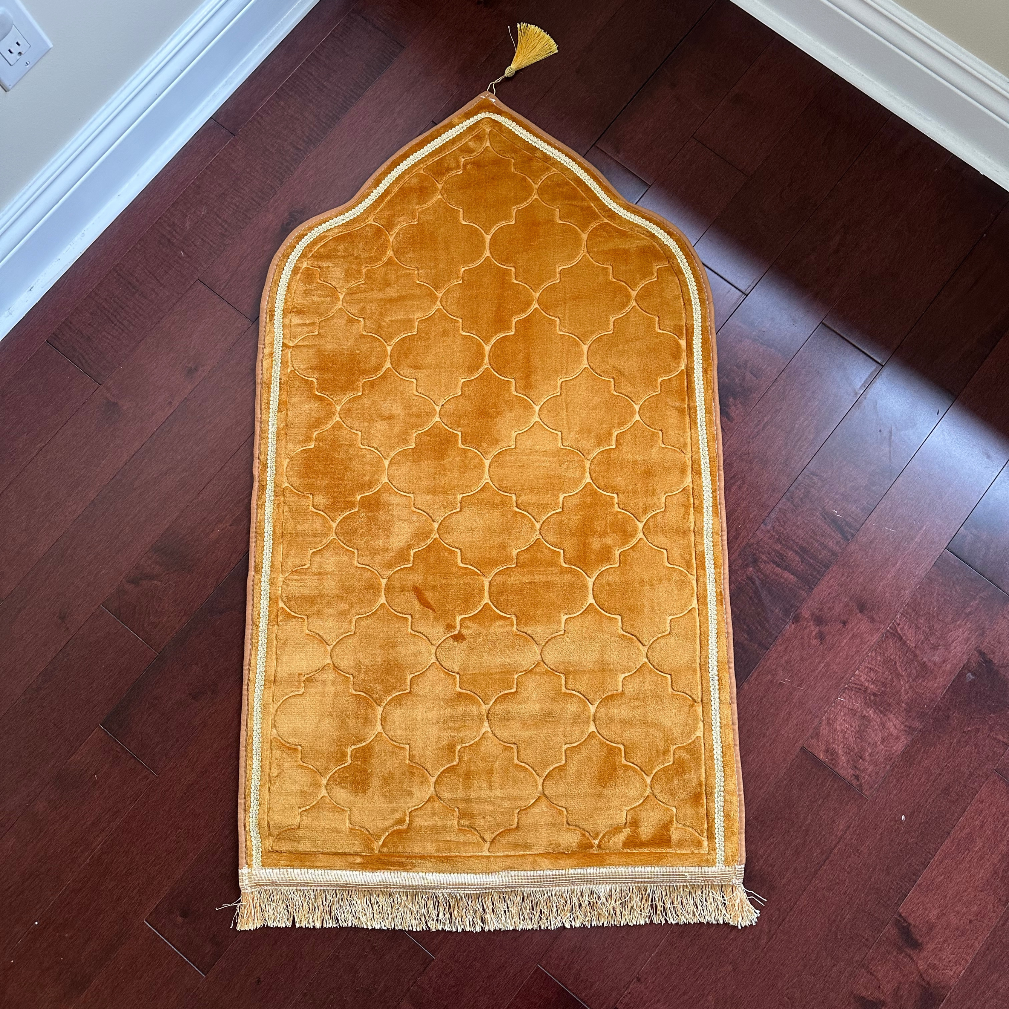 Gold Muslim Prayer Rug Elegant (Thick Cushioning and Soft Material)
