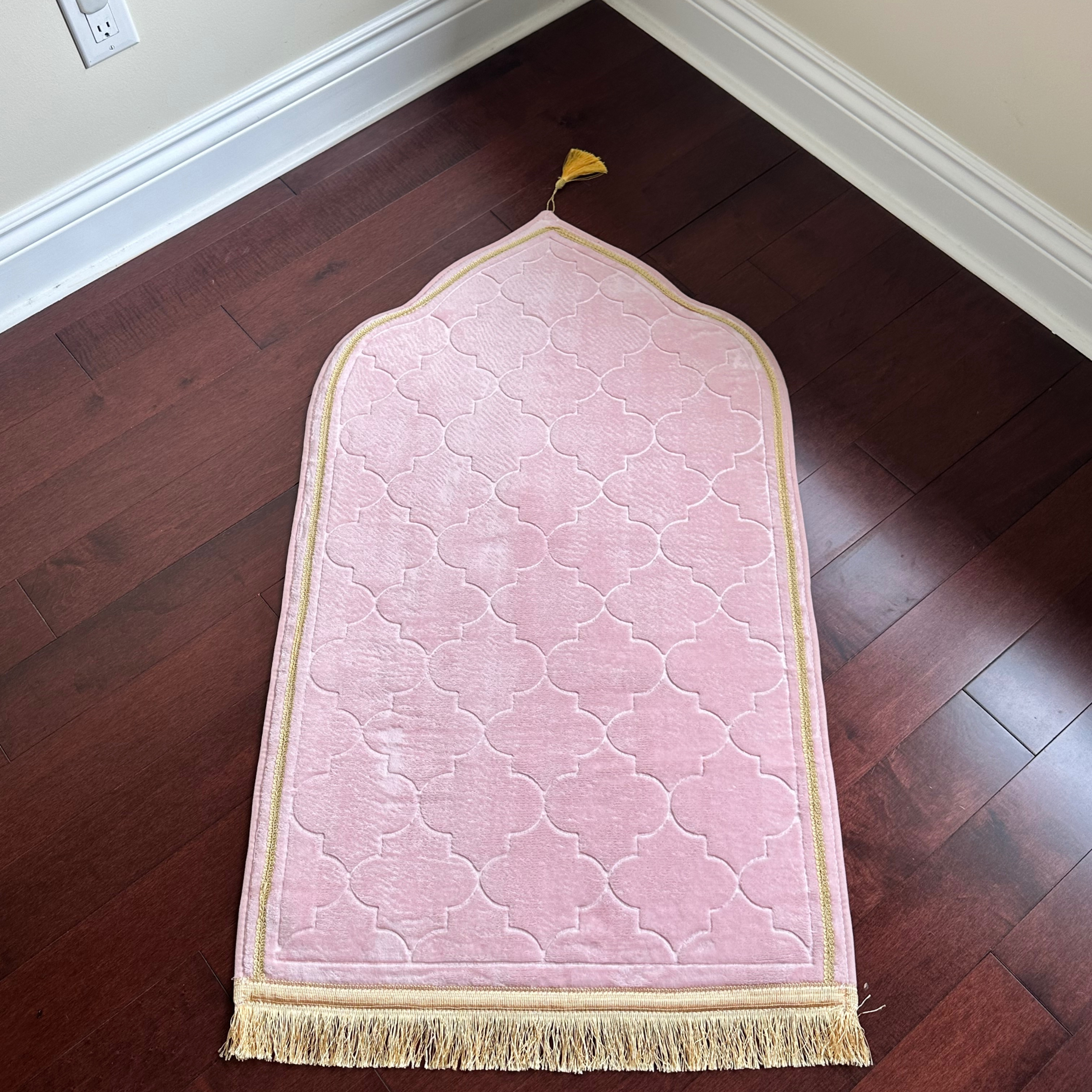 Pink Muslim Prayer Rug Elegant (Thick Cushioning and Soft Material)