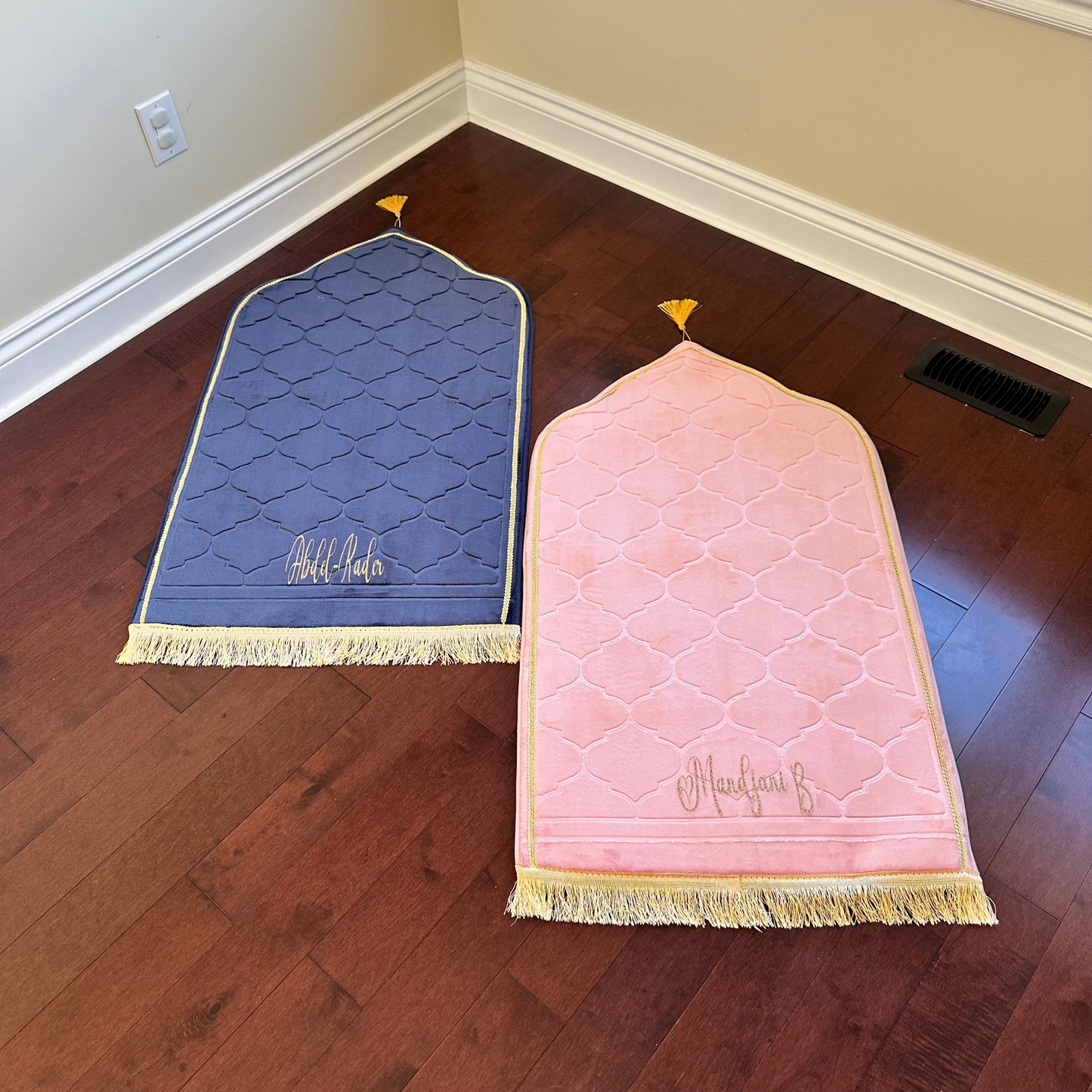 Personalized Elegant Single Prayer Mat (Thick Cushioning and Soft Material)